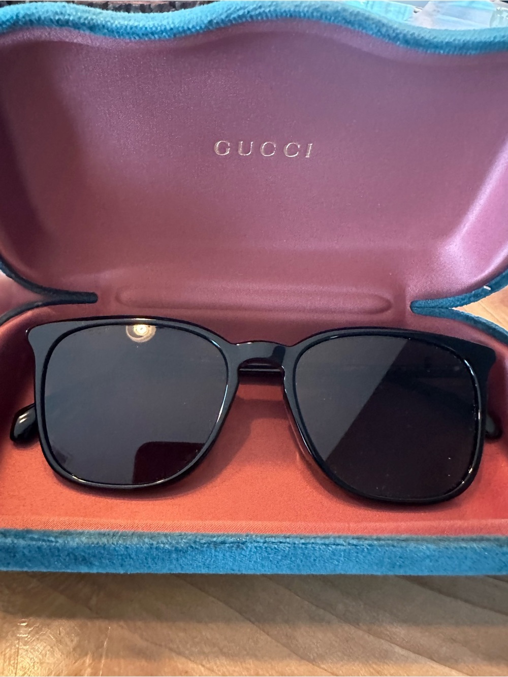 Gucci Black Gloss Square Sunglasses with Dark Lenses - Picture 8 of 9